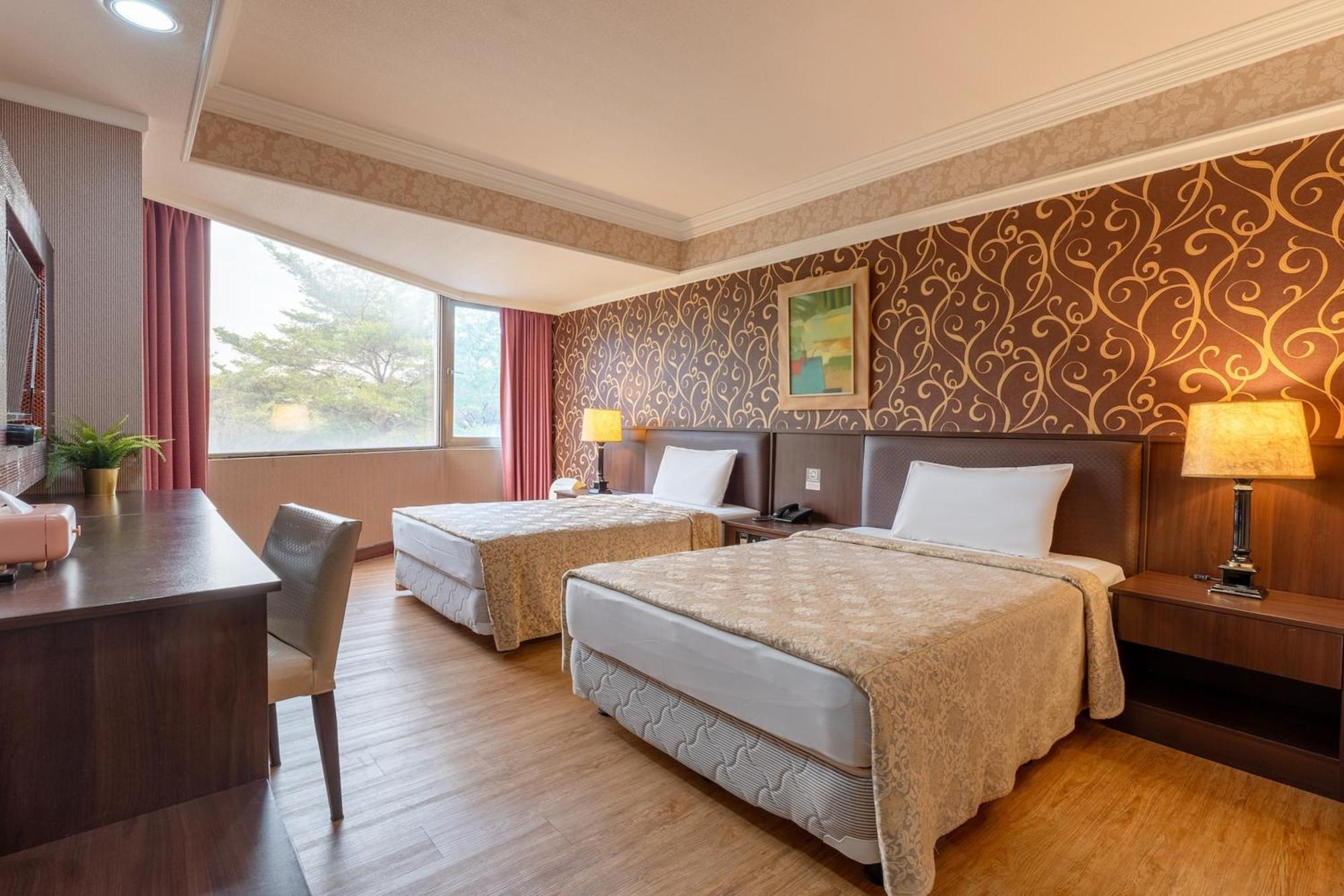 Hamilton Hotel Taichung Exterior foto